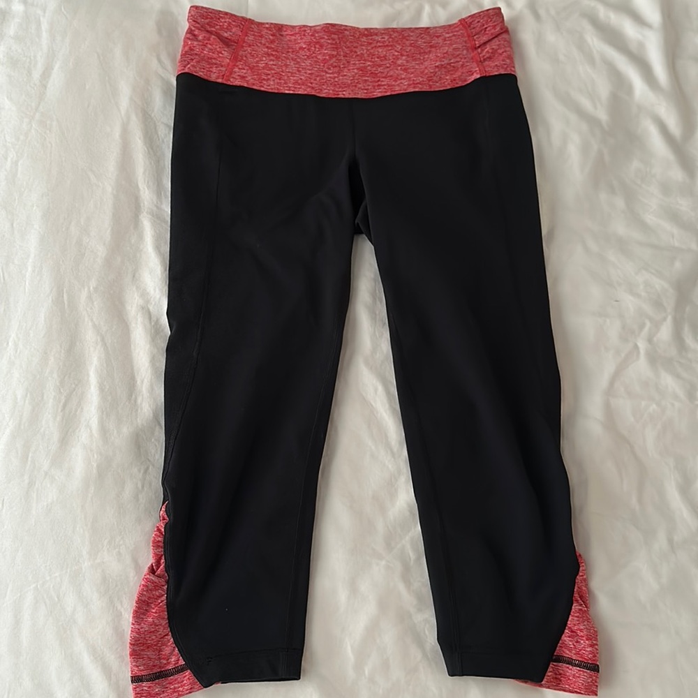 UNDER ARMOUR CROPPED LEGGINGS